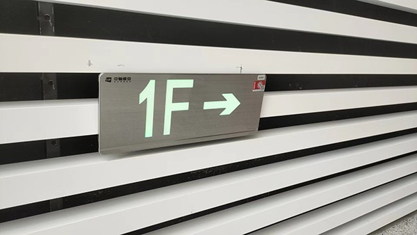 智能疏散系統(tǒng)在火災模擬測試中的表現(xiàn)如何？