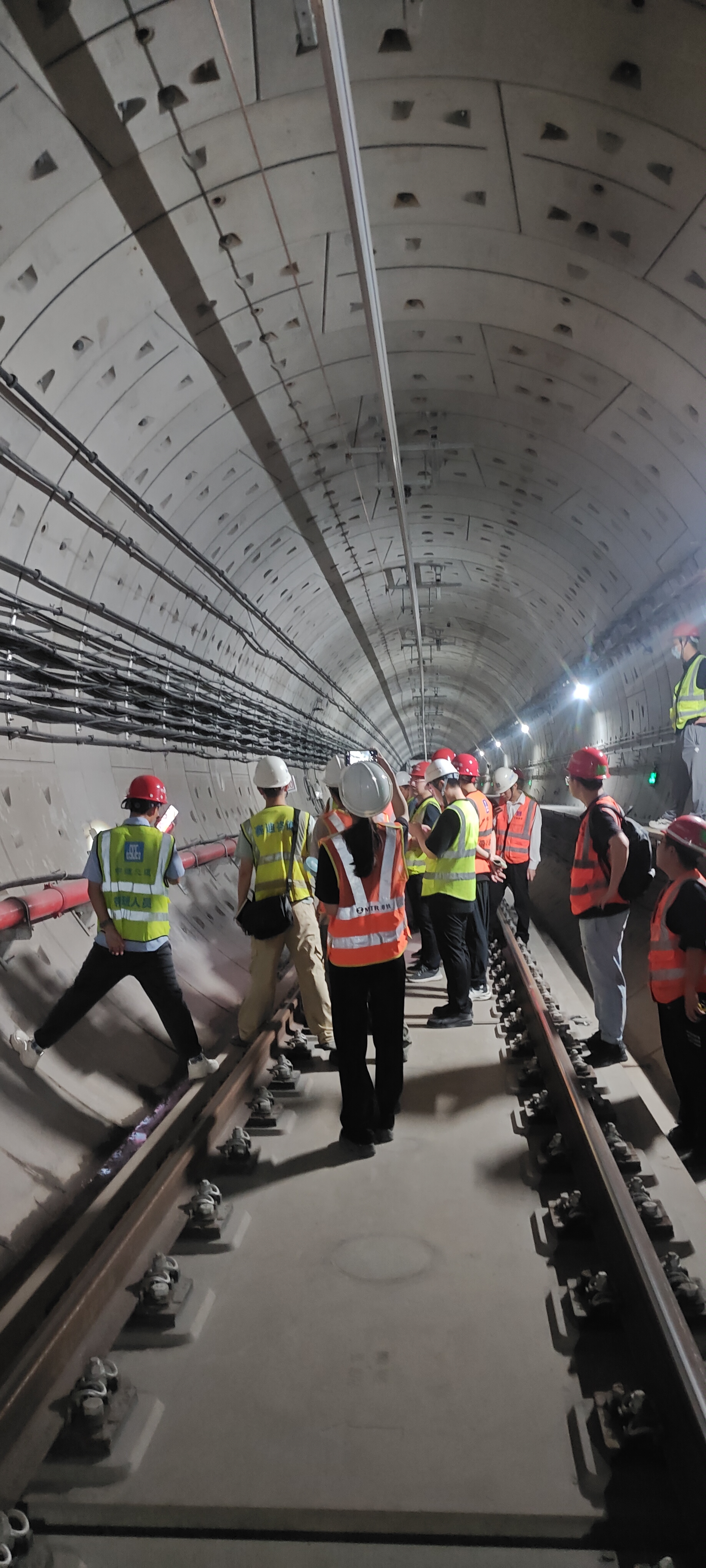 智能疏散指示系統(tǒng)能否根據(jù)疏散進(jìn)度動(dòng)態(tài)調(diào)整指示信息？